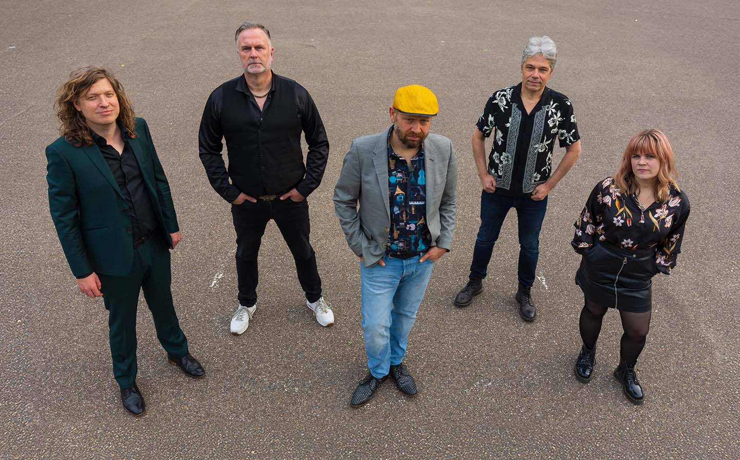 Band photo: Alexander, Dirk, Tarah, Micha and Kevin